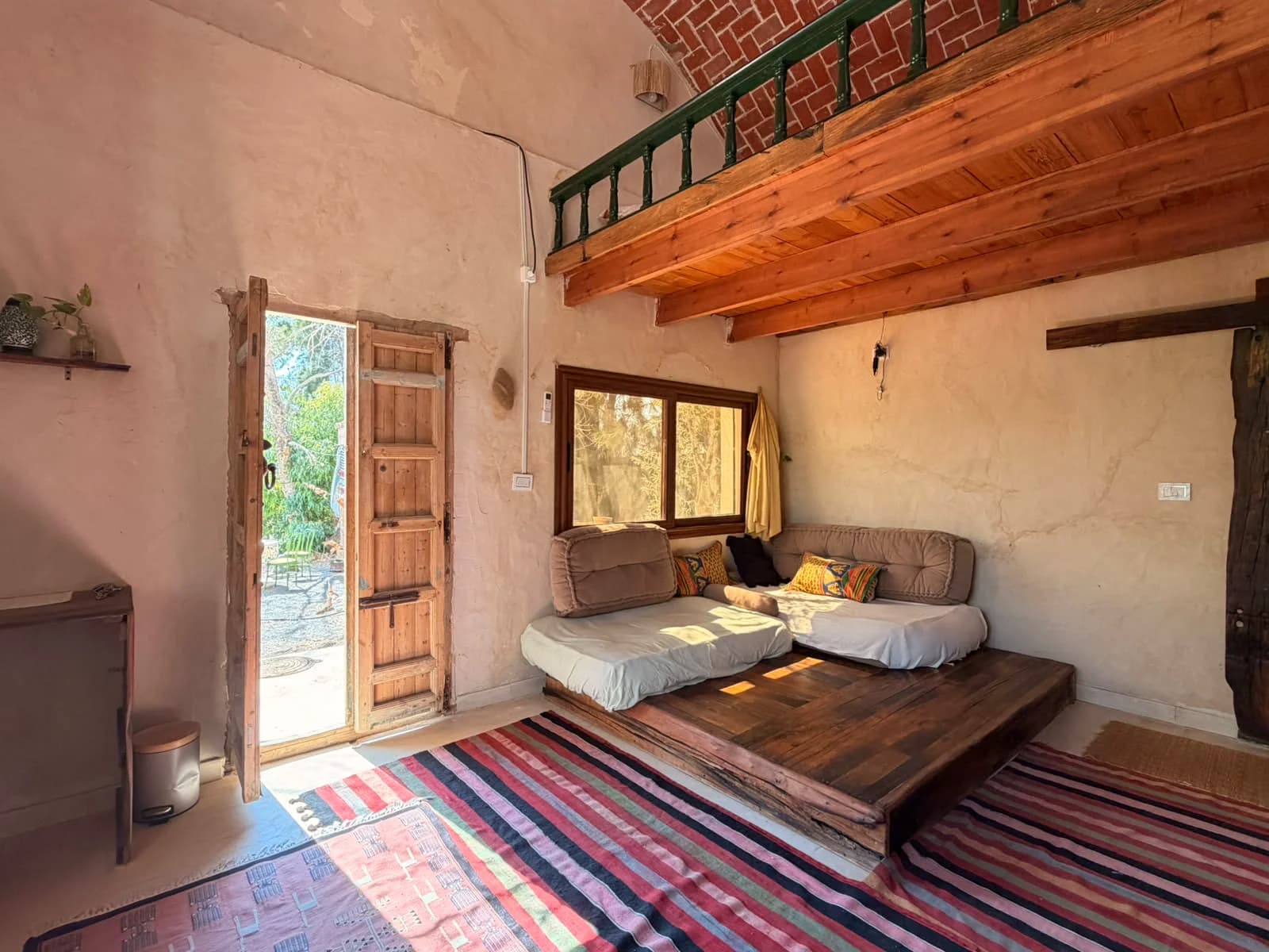 La Chambre Baya sitting area